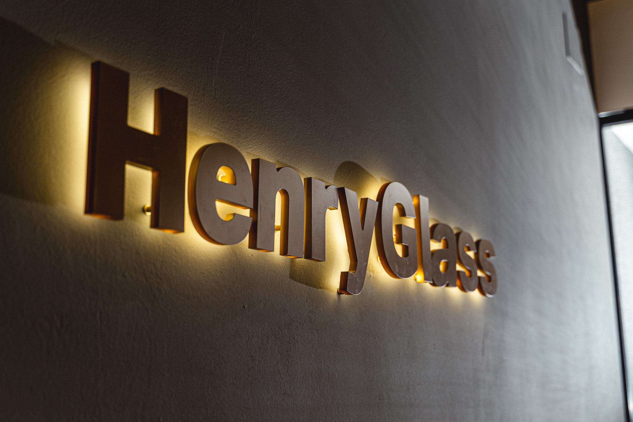 HenryGlass flagship store